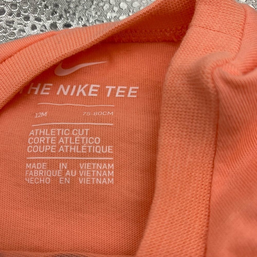Nike T-Shirt  - Picture 2 of 3